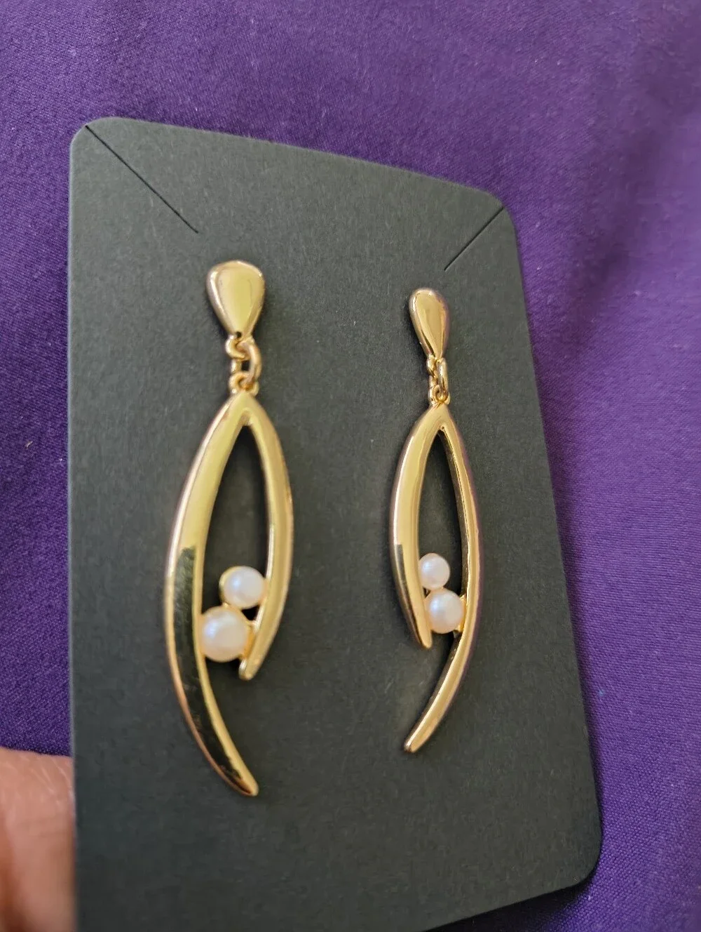 Beautiful Gold Tone Faux Pearl Dangle Earrings. Estate Find